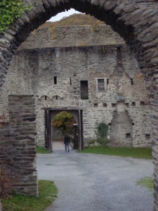 Einer der feindlichen Brüder, Burg Sterrenberg